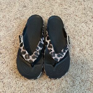 NEW Crocs Leopard Print Flip Flops, Women’s size 11
